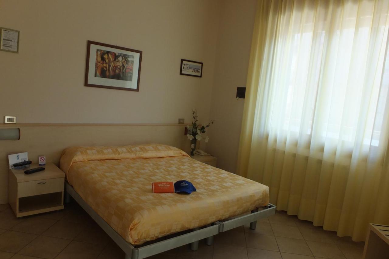 Hotel Nettuno Sottomarina Exteriör bild