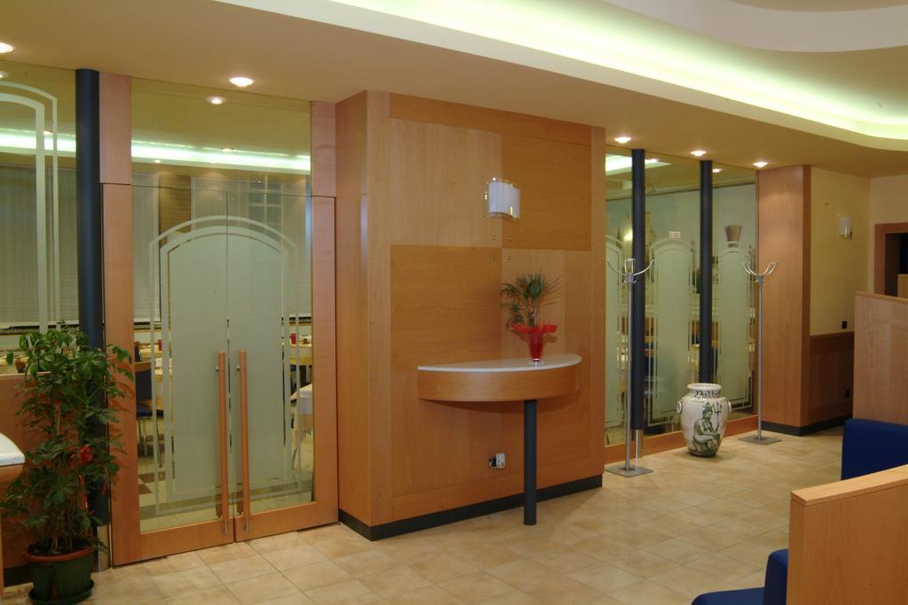 Hotel Nettuno Sottomarina Exteriör bild