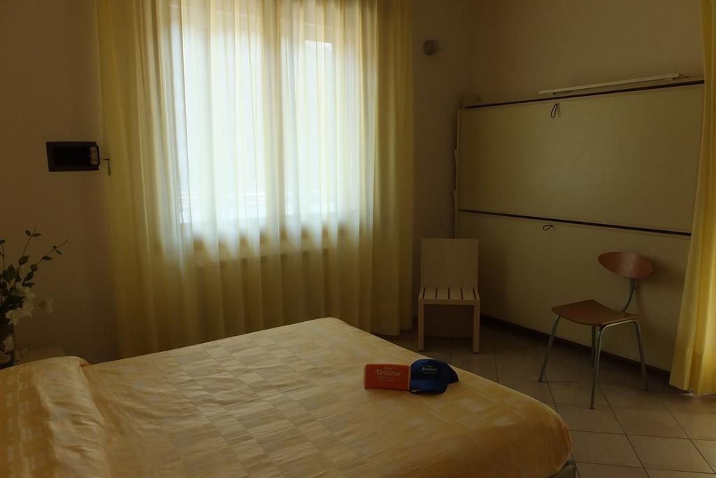 Hotel Nettuno Sottomarina Rum bild