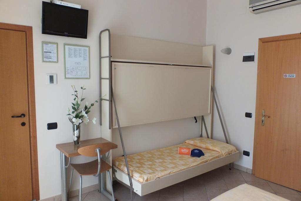 Hotel Nettuno Sottomarina Rum bild
