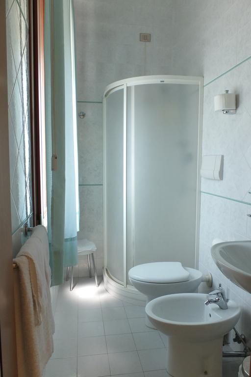 Hotel Nettuno Sottomarina Rum bild