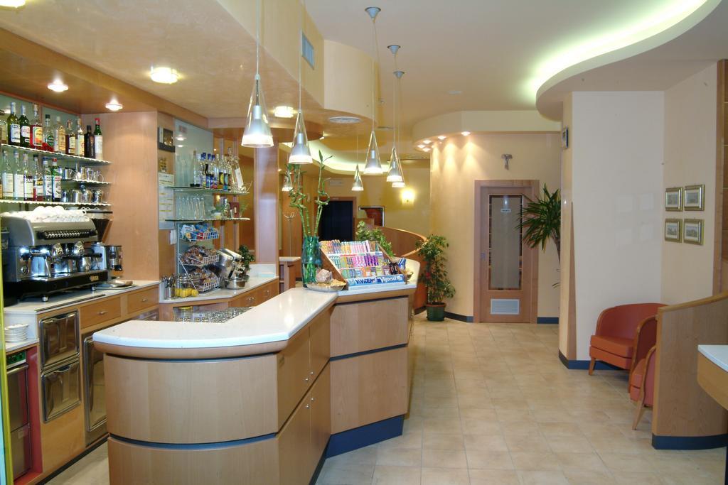 Hotel Nettuno Sottomarina Exteriör bild